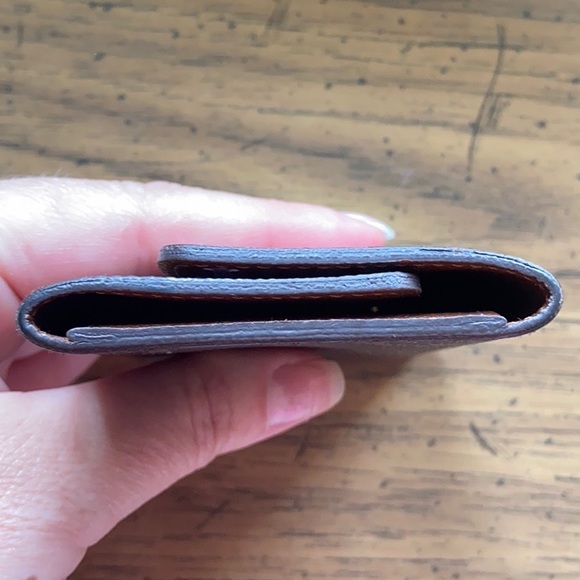 Authentic Louis Vuitton 6 key holder - Picture 4 of 8